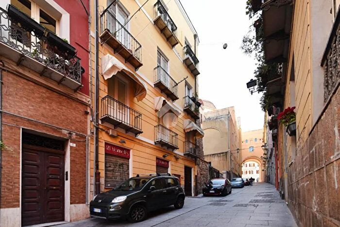 Appartamento trilocale in vendita in Via Principe Amedeo, Cagliari