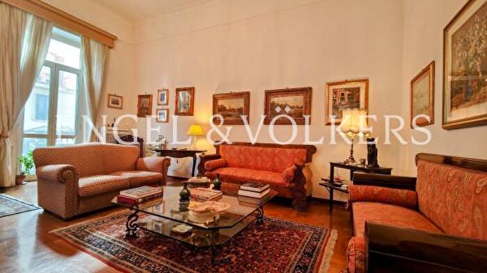 Appartamento con 6 locali in vendita in Via Tino di Camaino, Napoli