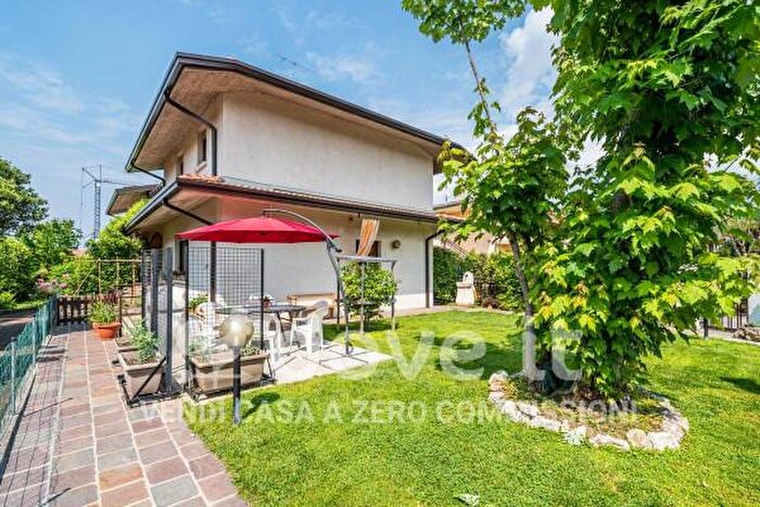 Casa quadrilocale in vendita in Via Fratelli Bandiera, Sirmione