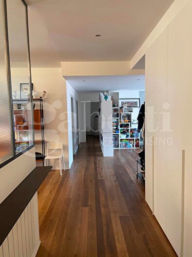 Appartamento con 5 locali in vendita in Corso Canalchiaro, Modena