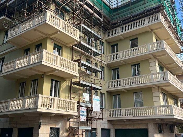 Appartamento con 6 locali in affitto in Via della Sirena, Albaro, Genova