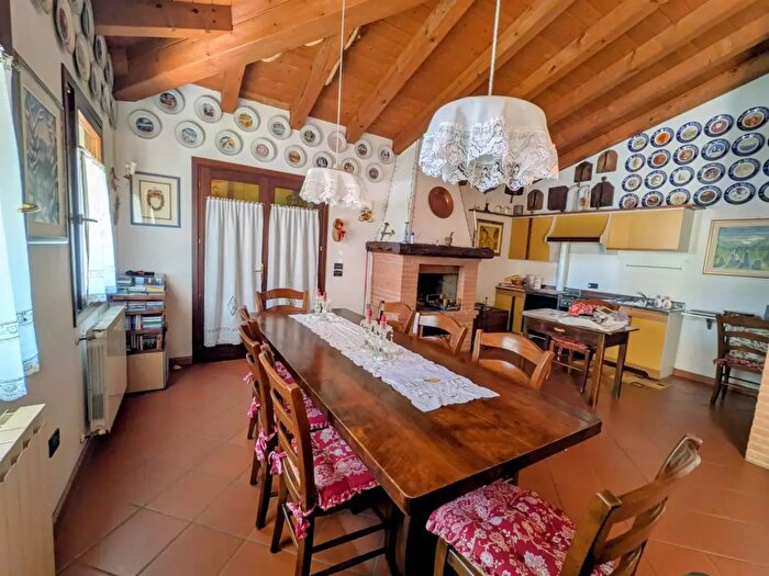 Appartamento con 5 locali in affitto in Venezia