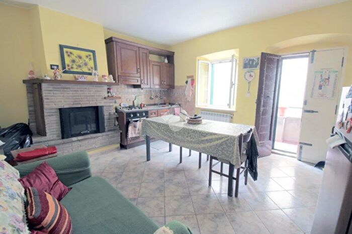 Appartamento trilocale in vendita in Via del Torricello, Poggio Mirteto