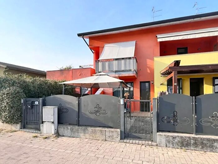 Appartamento trilocale in vendita in Via Giuseppe Mazzini, Zevio