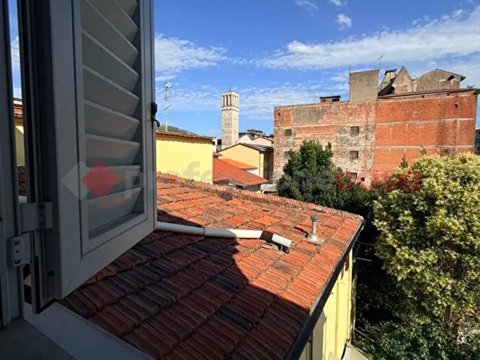 Casa con 14 locali in vendita in Via Giuliano da Sangallo, Prato