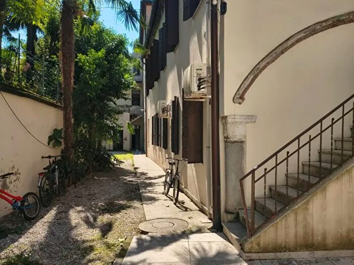 Appartamento trilocale in affitto in Via Marsala, Padova