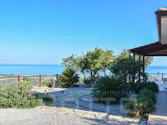 Casa trilocale in vendita in Contrada Serro Rizzo, Torrenova