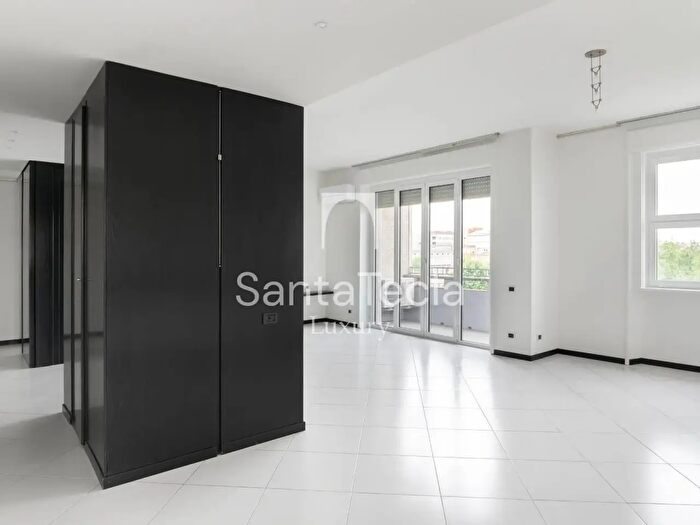 Appartamento con 6 locali in affitto in Via Rossetti, Milano