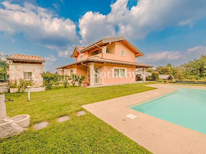 Casa con 6 locali in affitto in Via Giordano Bruno, Borgo Ticino
