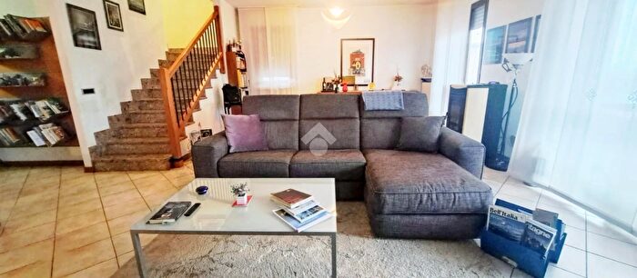 Appartamento con 5 locali in vendita in Via del Popolo, Voghera