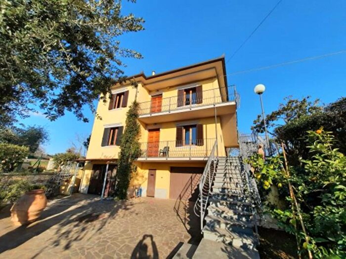 Casa con 8 locali in vendita in Rosignano Marittimo
