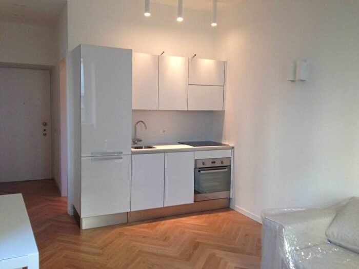 Appartamento bilocale in affitto in Via SANTA CECILIA, San Babila, Milano