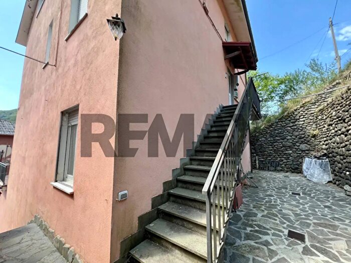 Appartamento con 10 locali in vendita in Località Cabanne, Rezzoaglio