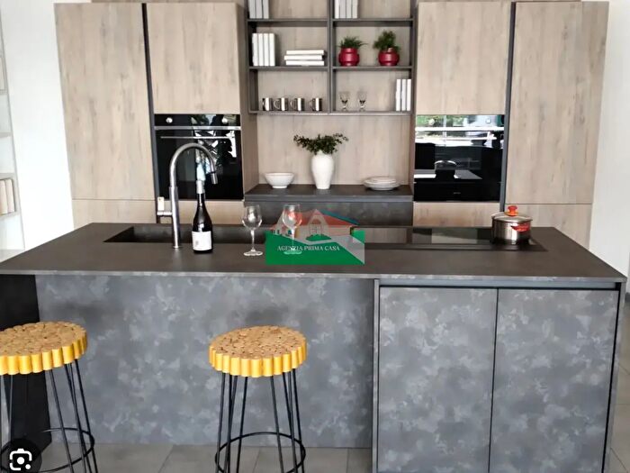 Appartamento trilocale in vendita in Via Comacchio, Ravenna