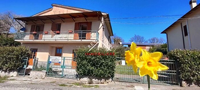 Casa con 10 locali in vendita in Case Sparse Teverina, Cortona