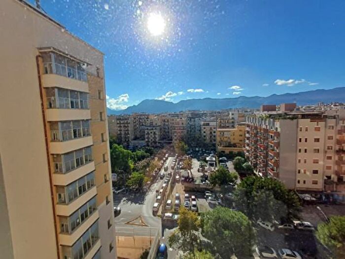 Appartamento con 6 locali in affitto in Via Enrico Fermi, Palermo