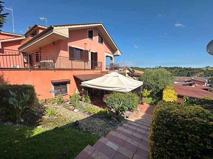 Casa con 7 locali in vendita in Via Guidoreni, Guidonia Montecelio