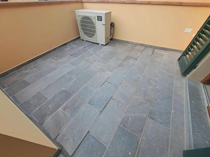 Appartamento trilocale in vendita in Via della Chiesa Signa, Signa