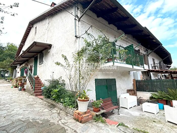 Casa con 7 locali in vendita in Via Roiera, Caravino