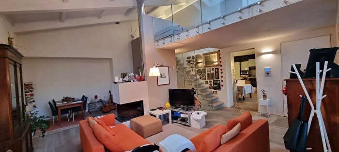 Casa con 10 locali in vendita in Pisa