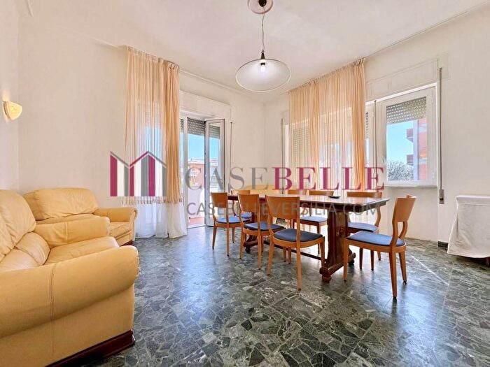 Appartamento quadrilocale in affitto in Via Vittorio Veneto, Lido di Camaiore, Camaiore