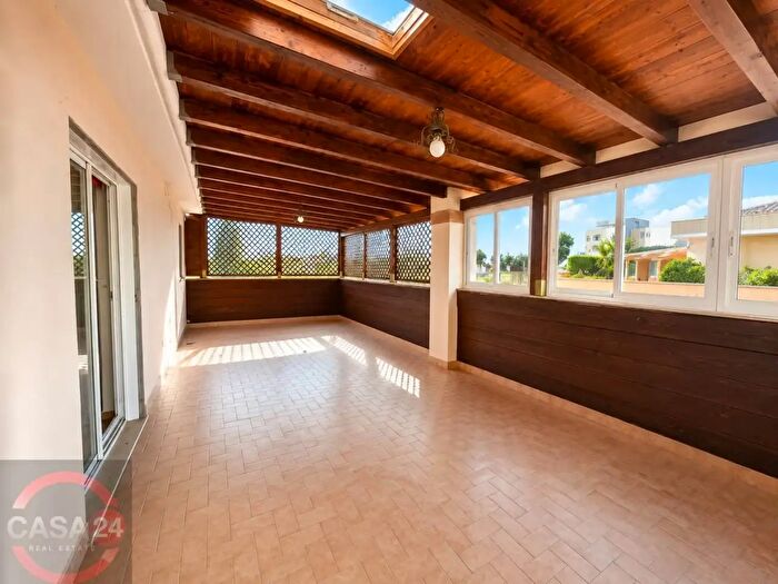 Appartamento con 6 locali in vendita in Via Bradano, Latina