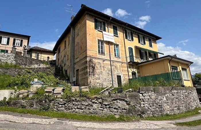 Appartamento quadrilocale in vendita in Grandola Ed Uniti