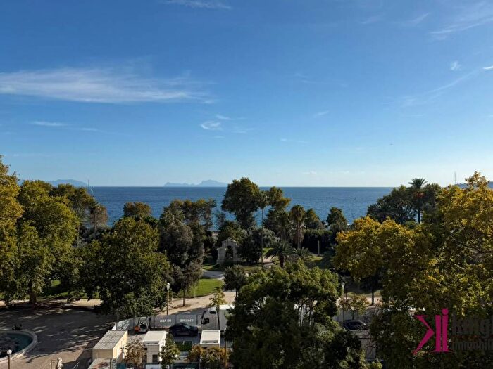 Appartamento trilocale in affitto in Riviera Di Chiaia, Chiaia, Napoli