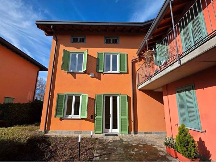 Casa con 6 locali in affitto in Via Risorgimento, Villa Guardia