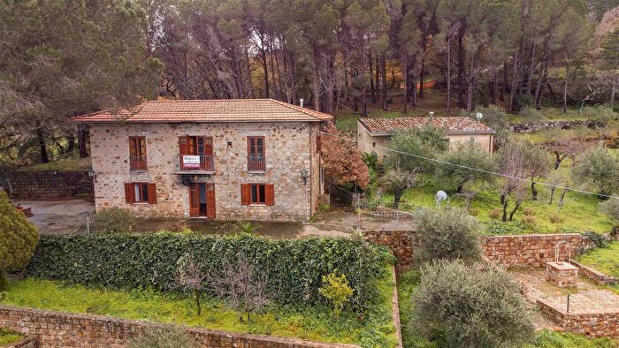 Casa con 9 locali in vendita in Cda Mandrazze, Castelbuono