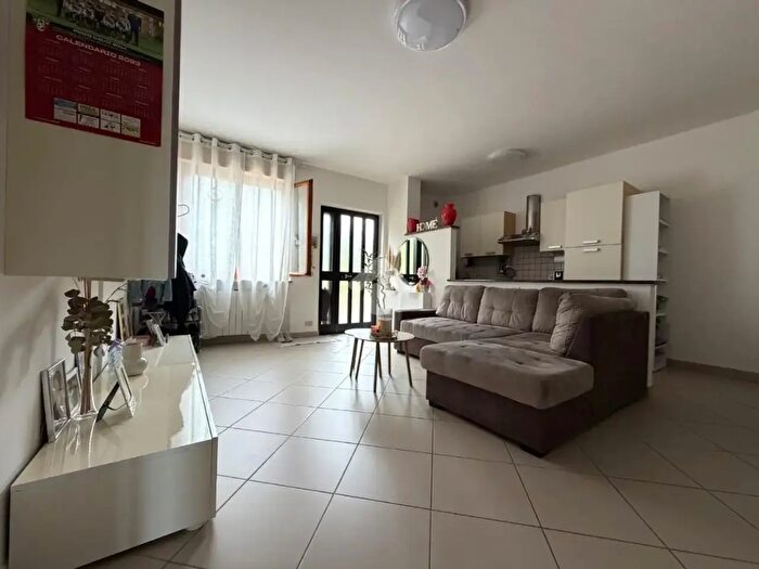 Appartamento quadrilocale in vendita in Via Leonardo da Vinci, Montecastrilli