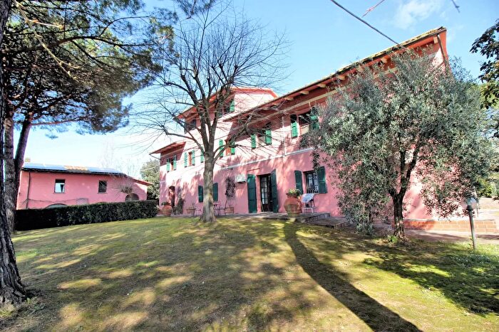 Casa con 10 locali in vendita in Fauglia