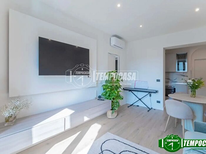 Appartamento trilocale in vendita in Via Gioacchino Murat, Milano