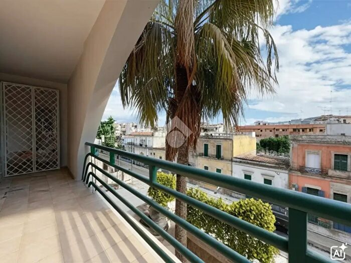 Appartamento trilocale in vendita in Via Guglielmo Massaglia, Lecce