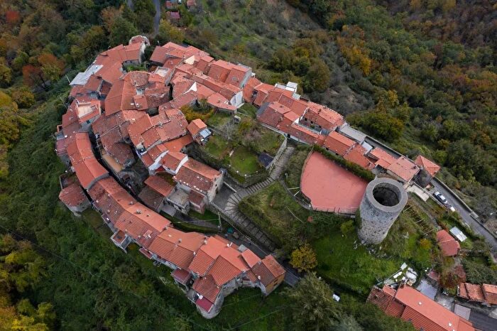 Casa quadrilocale in vendita in Fivizzano