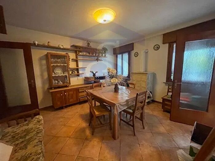 Casa con 6 locali in vendita in Caneva