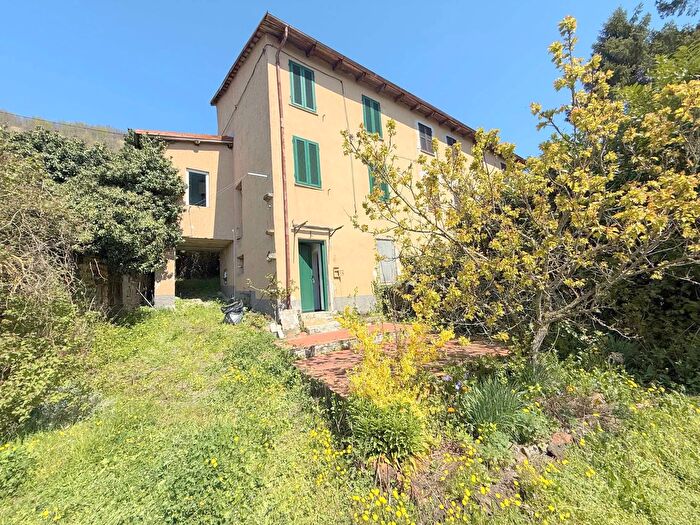 Casa quadrilocale in vendita in Borghetto Di Borbera