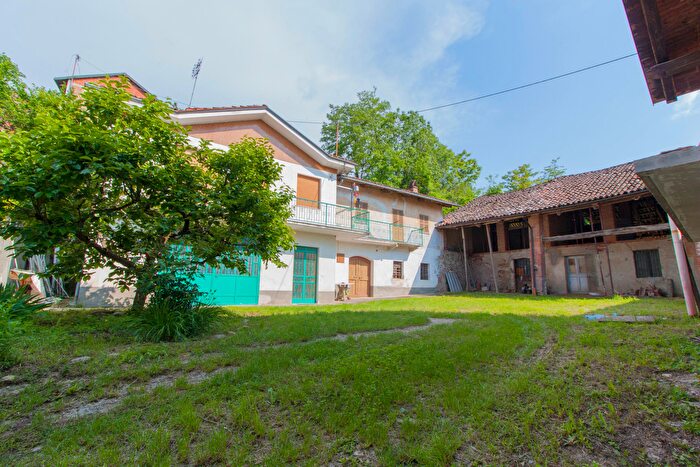 Casa con 5 locali in vendita in Via Meane, Cherasco