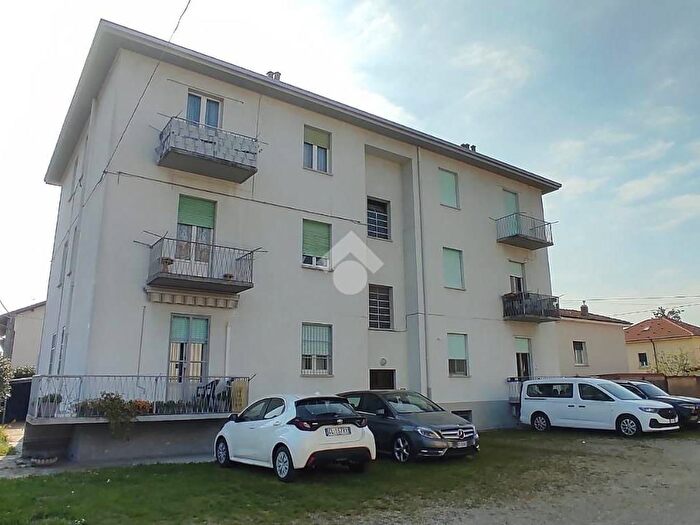 Appartamento trilocale in affitto in Via Isonzo, Centro, Ferno