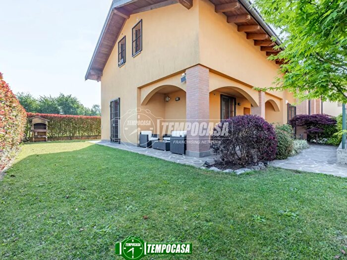 Casa quadrilocale in vendita in Via SantAntonio, Cavenago Di Brianza