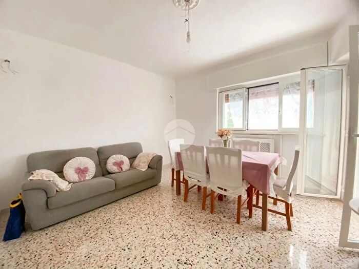 Appartamento con 5 locali in vendita in Via Arcangelo Ghisleri, Napoli