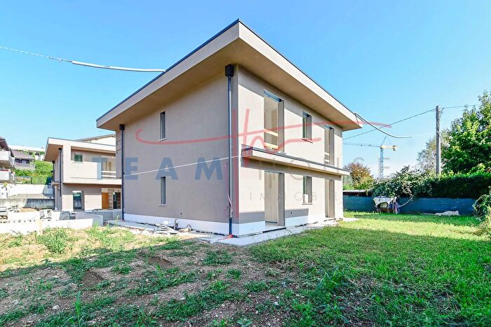 Appartamento trilocale in vendita in Lurago DErba