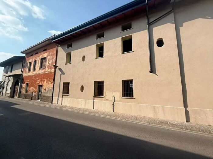 Appartamento trilocale in vendita in Via Marconi, Castelcovati