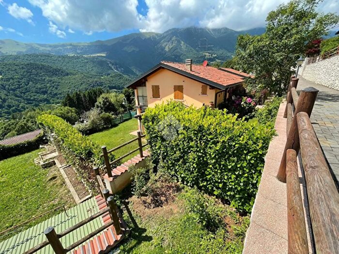 Appartamento bilocale in vendita in Via Angelo Sartori, Ferrara Di Monte Baldo