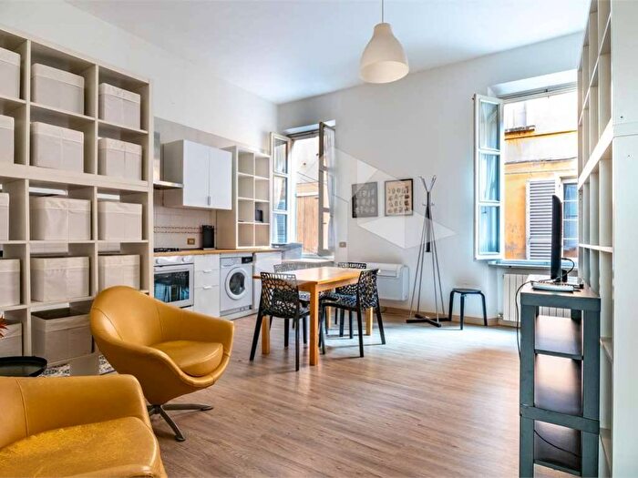 Appartamento trilocale in affitto in Centro Storico, Reggio Emilia