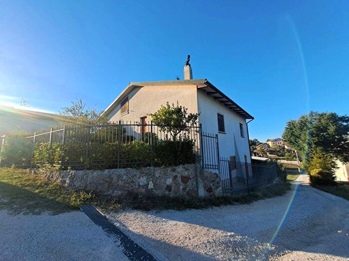 Casa con 6 locali in vendita in Vocabolo Vaccano, Montecastrilli