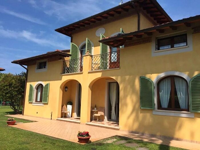 Casa con 5 locali in affitto in Via Ammiraglio Morin a, Forte Dei Marmi