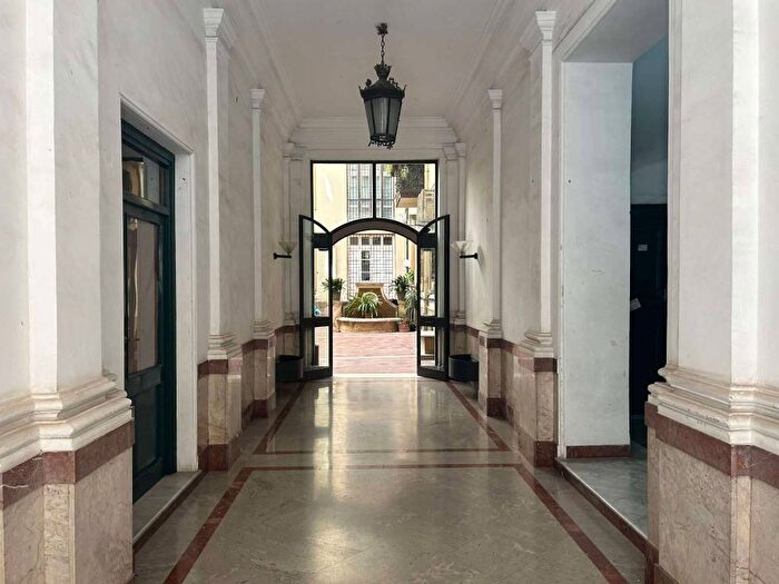 Appartamento quadrilocale in affitto in via Lucrezio Caro, Prati, Roma