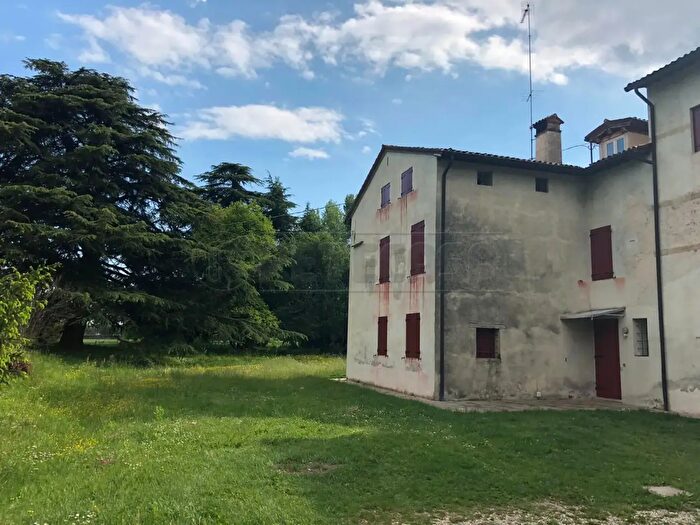 Casa con 6 locali in affitto in Via Brocchi, Bassano Del Grappa