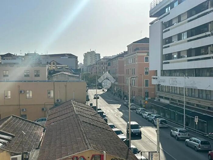 Appartamento con 5 locali in vendita in Via San Benedetto, Cagliari
